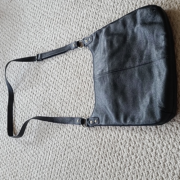 Medium size black leather Coach purse - Picture 5 of 7